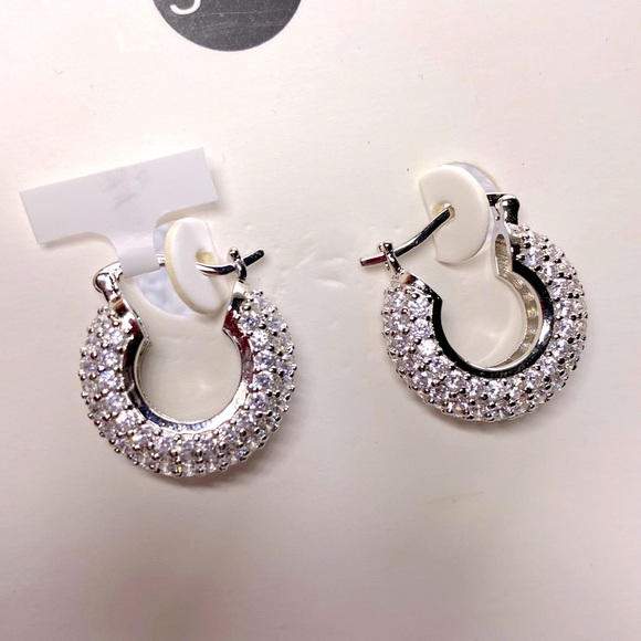 Gemelli BRAND NEW Silver toned Hoop earrings ✨✨✨